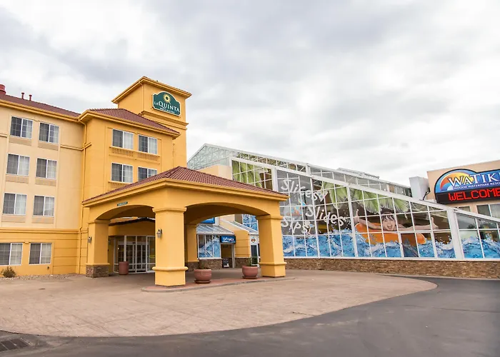 La Quinta Inn And Suites By Wyndham At Watiki Waterpark